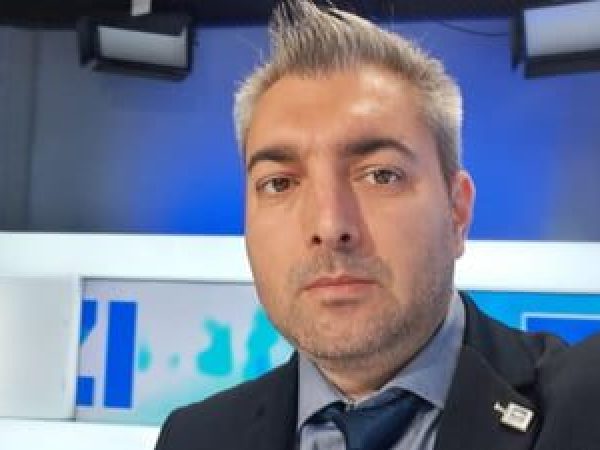 Fost-candidat-la-pre--edin--ie--audiat-de-poli--ie-pentru-c---ar-fi---ncercat-s---racoleze-online-un-minor-de-15-ani-pentru-sex--b--font-color--red--VIDEO--font---b-.jpg