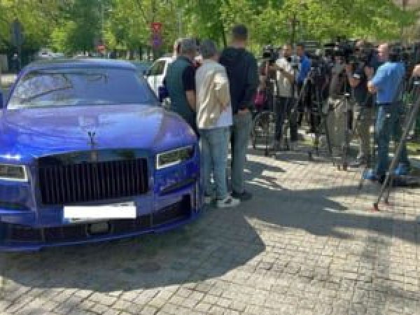 Gigi-Becali--implicat---ntr-un-accident-cu-Rolls-Royce-ul-de-500-000-de-euro--Primele-imagini-de-la-fa--a-locului.jpg