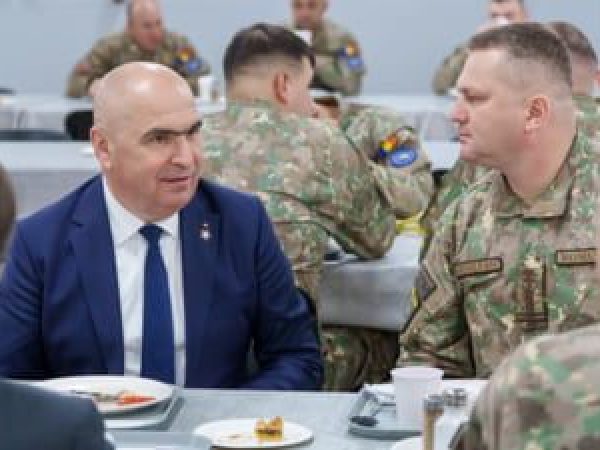 Ilie-Bolojan-a-luat-cina-cu-militarii-rom--ni-din-Bosnia---i-Her--egovina--dup---ce-a-vizitat-Misiunea-Militar---a-Uniunii-Europene--preluat---de-Rom--nia.jpg