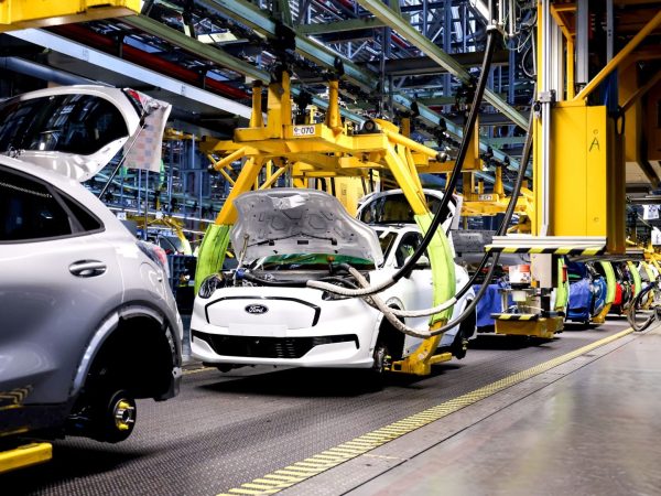 In-fabrica-Ford.jpg