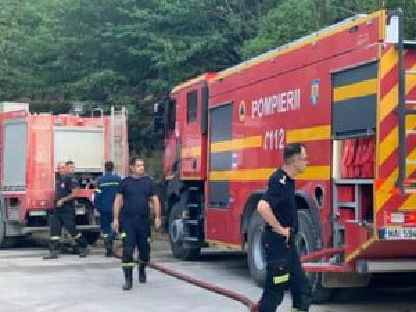 Incendiu-la-fabrica-de-arme-din-Cugir----n-interiorul-zonei-afectate-au-avut-loc-explozii--b--font-color--red--VIDEO--font---b-.jpg