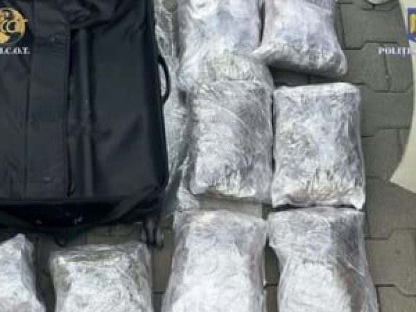 Individ-arestat-preventiv-de-poli--i--ti-la-venirea-din-Spania--Ce-ascundea-b--rbatul---n-pachetele-de-cafea-pe-care-le-adusese---n-bagaj.jpg