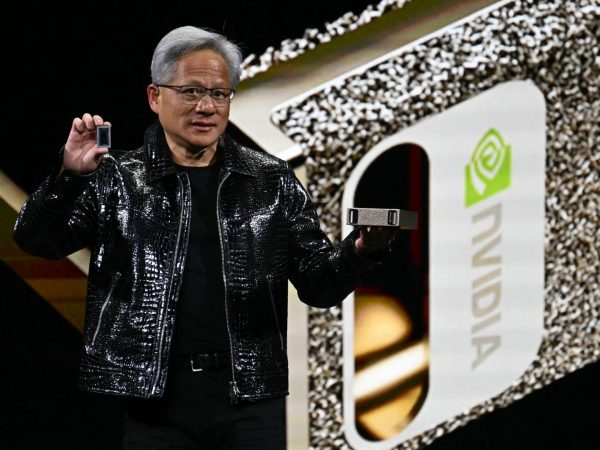 Jensen-Huang-a-prezentat-la-CES-2025-supercomputerul-AI-Project-Digits.jpg