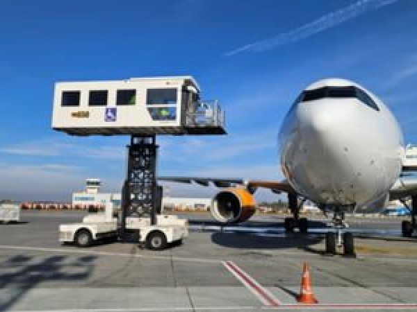 Mai-multe-aeronave-din-Israel-au-ajuns-pe-aeroporturile-din-Rom--nia--Otopeni-anun-----c---nu-mai-accept---avioane-f--r---zboruri-regulate.jpg