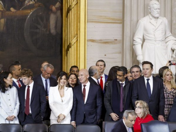 Mark-Zuckerberg-Jeff-Bezos-Elon-Mussk-la-investirea-lui-Trump.jpg