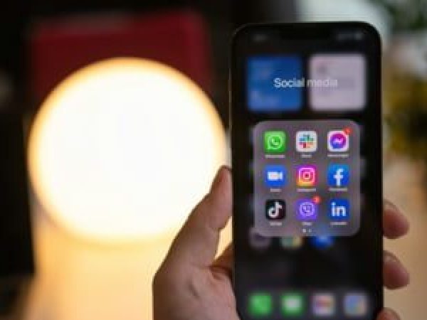 Meta---i-TikTok----n-vizorul-UE--Comisia-European---le-acuz---c---ascund-con--inut-ilegal---i-blocheaz---accesul-la-date.jpg