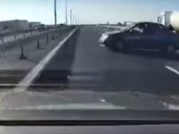 Momentul---n-care-un---ofer---ntoarce-pe-autostrad-----i-face-accident--Imagini-cu-impactul-de-pe-A1--b--font-color--red--VIDEO--font---b-.jpg