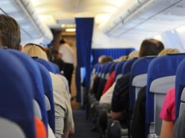 Nou---pasageri-ai-unui-zbor-Ryanair-au-fost-r--ni--i---n-urma-unor-turbulen--e-violente-deasupra-Germaniei--Aeronava-a-aterizat-de-urgen------b--font-color--red--VIDEO--font---b-.jpg
