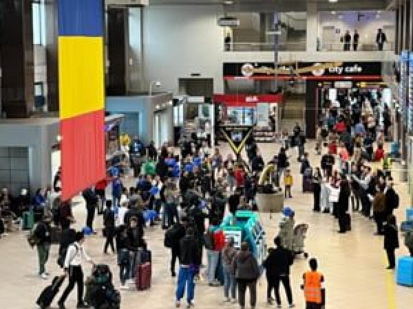 O-femeie-a-fost-oprit---pe-aeroport-dup---ce-a---ncercat-s---scoat---din---ar---trei-copii-cu-acte-false--Poli--i--tii-i-au-deschis-dosar-penal---i-risc-----nchisoare.jpg