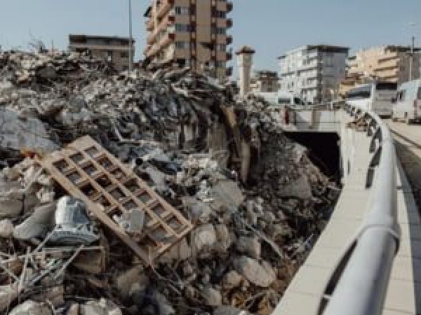 ---O-s---avem-un-num--r-mare-de-victime--e-clar------Arafat--avertisment-despre-efectele-unui-cutremur-devastator--de-peste-7-grade-pe-Richter.jpg