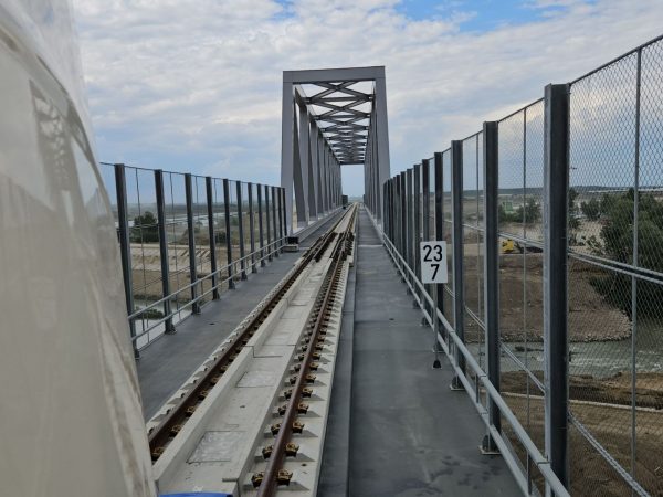 Podul-feroviar-de-la-Gradistea.jpg