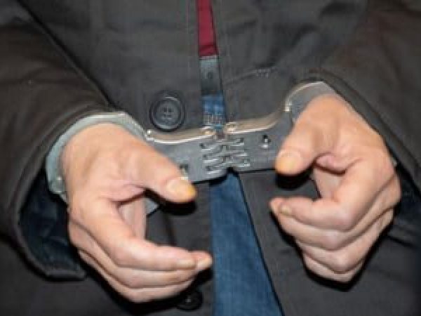 Profesorul-din-Hunedoara-acuzat-c---a-violat-o-elev---de-16-ani-a-fost-arestat-preventiv--B--rbatul-era-dirigintele-tinerei.jpg