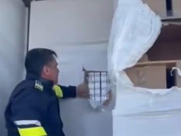 Re--ea-de-trafican--i--distrus---dup---o-colaborare-Rom--nia-Italia--F--ceau-contraband---cu---ig--ri-contraf--cute---ntr-o-fabric---secret----b--font-color--red--VIDEO--font---b-.jpg