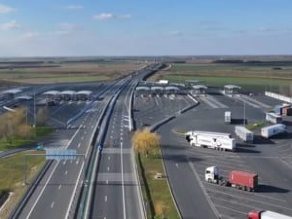 Restric--ii-de-circula--ie-pe-autostr--zile-A1---i-A2--Se-fac-lucr--ri----ndemn-pentru---oferi-de-la-Poli--ie.jpg