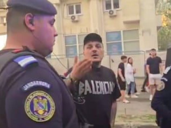 Scandal-la-protestul-de-la---CCJ---ntre-influencerul-Makaveli---i-Silvestru---o--oac-------A-ridicat-pumnul-s---m---loveasc---de-fa-----cu-jandarmii---i-tot-pe-mine-m---ia-----font-color--red--VIDEO--font-.jpg