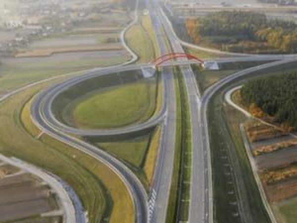 Se-preg--tesc-exproprierile-pentru-un-nou-lot-al-Autostr--zii-A8--Se-pl--tesc-desp--gubiri-pentru-peste-3-900-de-imobile.jpg