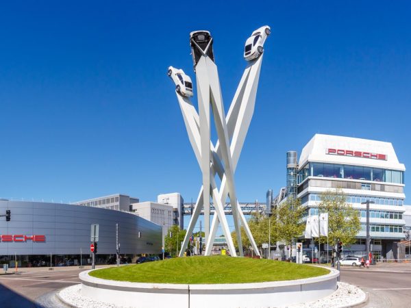 Sediul-Porsche-din-Stuttgart.jpg