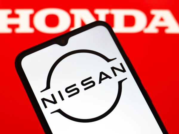 Siglele-Honda-si-Nissan.jpg