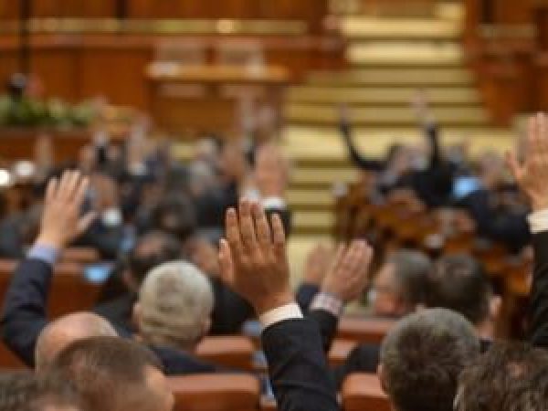 Sub-presiunea-Comisiei-Europene--Parlamentarii-au-f--cut-un-prim-pas-pentru-reducerea-pensiilor-speciale---i-majorarea-v--rstei-de-pensionare-a-magistra--ilor.jpg