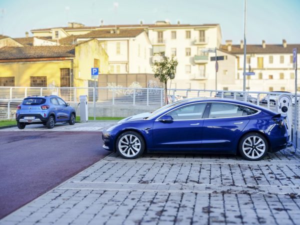 Tesla-Model-3.jpg