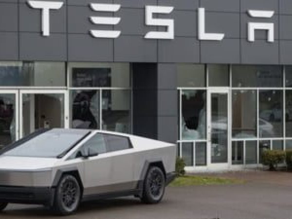 Tesla-renun-----la-op--iunea-de-autonomie-extins---pentru-Cybertruck--Ce-se---nt--mpl---cu-cei-care-au-pl--tit-avansul-.jpg