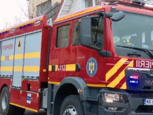 Toaleta-unei---coli-a-fost-incendiat---de-un-elev--dup---o-provocare-pe-TikTok--Elevii---i-profesorii-au-fost-evacua--i-de-pompieri.jpg