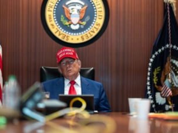 Trump-anun-----c---a-g--sit-cump--r--tori-----un-grup-foarte-puternic-financiar-----pentru-opera--iunile-TikTok-din-SUA--Dac---v--nzarea-e--ueaz----Administra--ia-SUA-ar-putea-interzice-TikTok.jpg