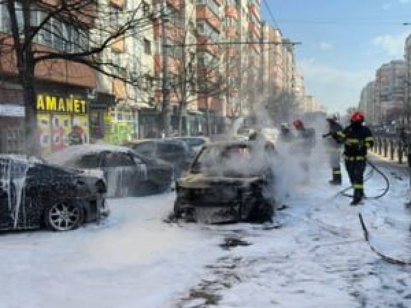 UPDATE-Incendiu-pe-Calea-Mo--ilor-din-Capital----7-ma--ini-f--cute-scrum---Nu-sunt-victime---Restric--ii-de-trafic.jpg