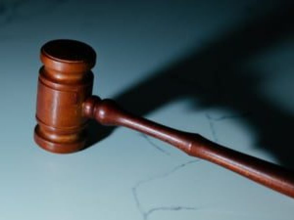 Un-br--ilean-s-a-pref--cut-c---este-avocat-timp-de-11-ani--A-fost-pl--tit-s---pledeze---n-fa--a-judec--torilor-pentru-clien--i-care-nu---tiau-c---sunt---n--ela--i.jpg