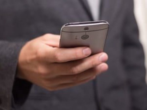 Un-gigant-tech-----i-externalizeaz---flagship-ul--Primul-s--u-telefon-premium----made-in-China----.jpg