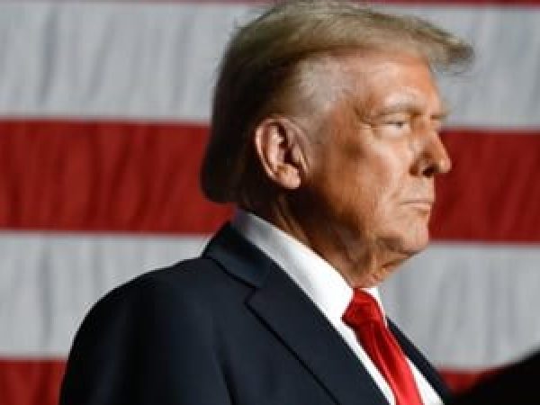Un-grup-de-hackeri-amenin-----cu-publicarea-e-mailurilor-furate-din-anturajul-lui-Donald-Trump.jpg