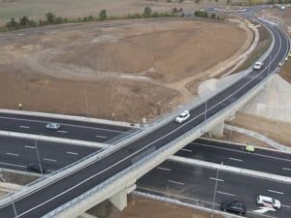 Un-nou-drum-de-leg--tur---cu-autostrada-A1-va-fi-deschis-ast--zi--Are-zece-kilometri---i-este-construit-pe-patru-benzi.jpg