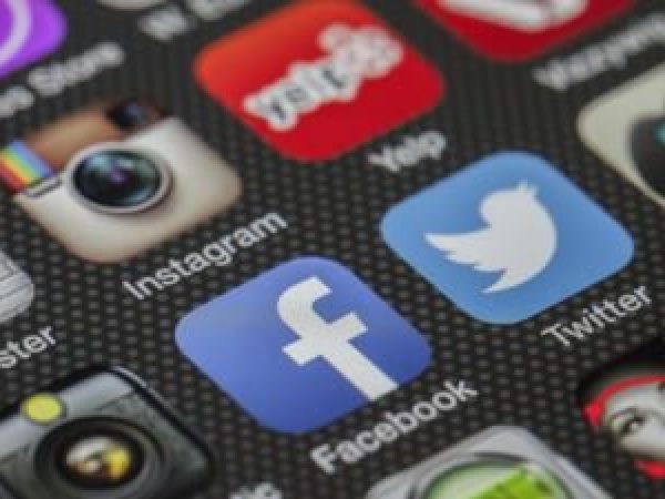 Utilizatorii-c--rora-Facebook--Instagram-sau-TikTok-le-blocheaz---conturile-pot-depune-pl--ngeri-la-ANCOM----n-ce-condi--ii-se-fac-reclama--iile.jpg
