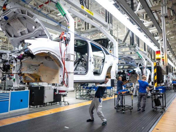 Uzina-Volkswagen-din-Emden-Germania.jpg