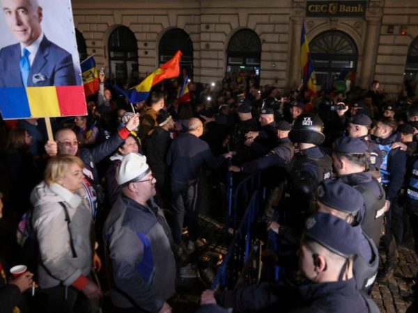 Violente-la-sediul-BEC.jpg