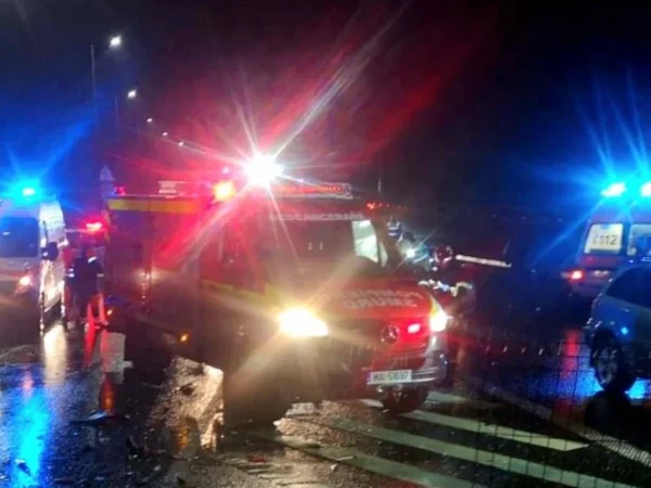 Accident grav în Dumbrăvioara, Mureș: Bărbat rănit după ce mașina s-a răsturnat