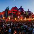 Adolescenții ridică stindardul cultului Ceaușescu la festivalul Beach, Please!