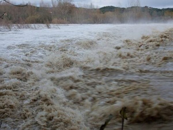 Avertizări de cod galben și portocaliu pentru viituri pe râuri din 25 de județe, de joi după-amiaza