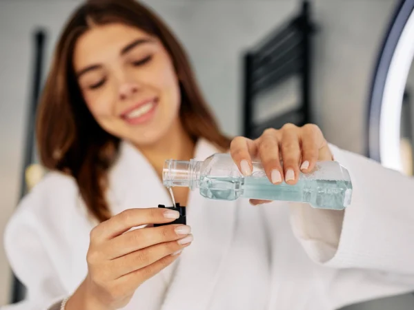 Beneficiile și Controversele Apelor de Gura cu Usturoi în Igiena Orală