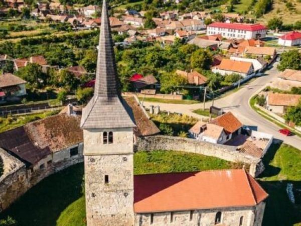 Biserici vechi din Țara Hațegului: o incursiune în istorie și legendă