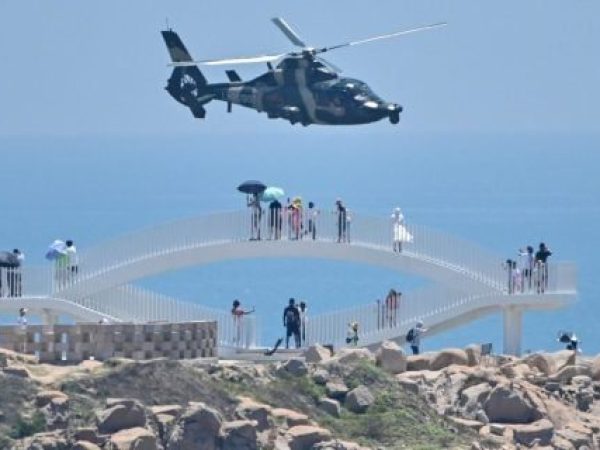China desfășoară exerciții militare cu nave amfibie în apropierea Taiwanului