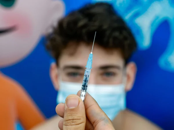 Criza Vaccinării în România: Analiză Detaliată și Recomandări pentru Autorități