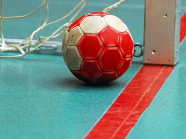 CSM București învinge FTC Budapesta cu 35-30 în Liga Campionilor