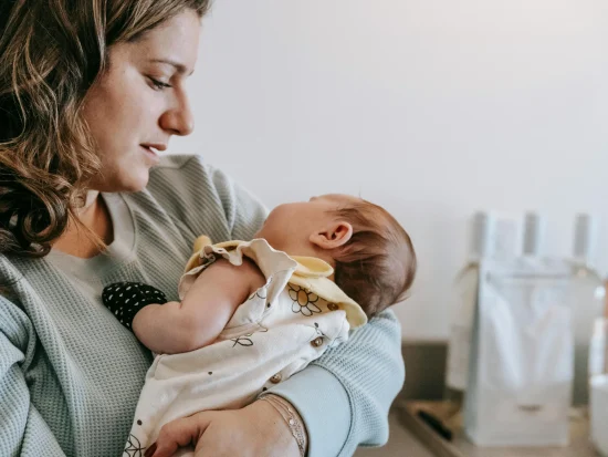 Cum să recunoști și să tratezi baby blues, depresia postpartum și psihoza postpartum