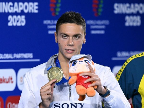 David Popovici devine campion mondial la 100 m liber într-o cursă fabuloasă la Singapore