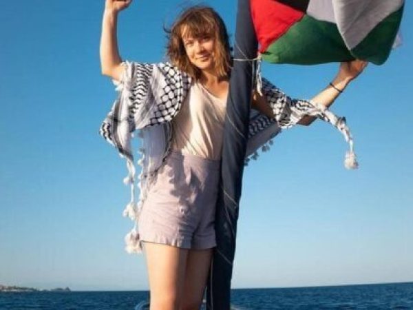 ### Drama flotei din Gaza: purtătorul de cuvânt demisionează, Greta schimbă barca după incendiu, activiștii renunță