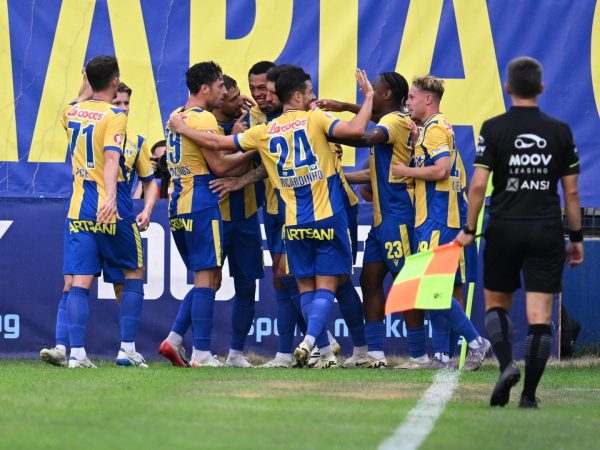 FC Metaloglobus București se confruntă cu CFR 1907 Cluj într-un duel dificil în SuperLiga