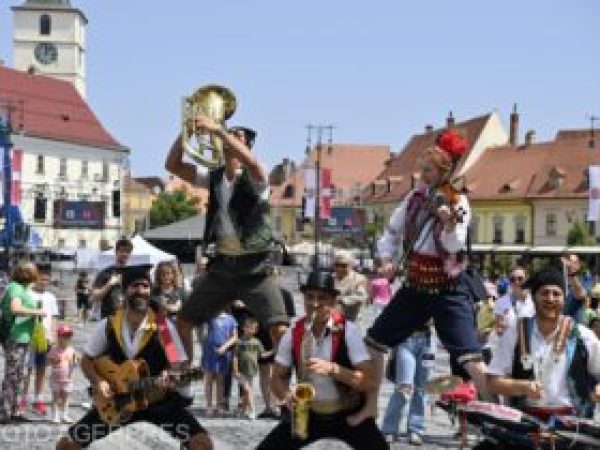 festivalul-de-teatru-sibiu-agerpres_16486460-300x210.jpeg