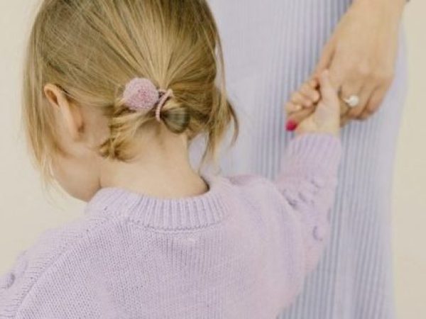 Fetița orfană din Craiova primește sprijin de la DGASPC Dolj