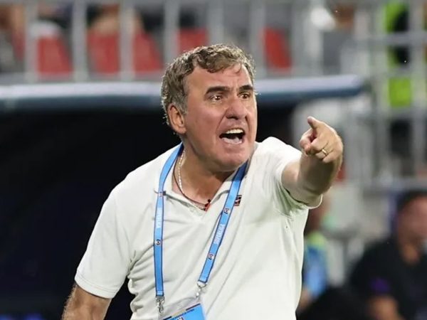 Gică Hagi părăsește funcția de antrenor al echipei Farul Constanța și se implică în proiecte de dezvoltare